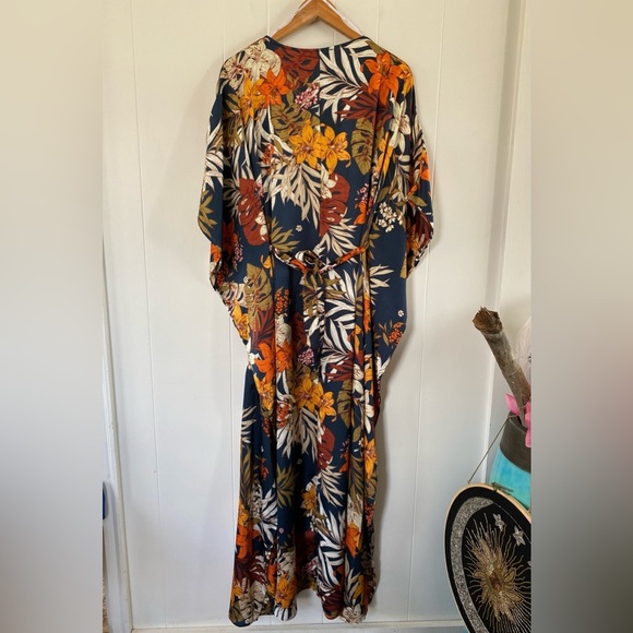 NEW Lulu’s Take a Holiday Navy Blue Tropical Print Maxi Dress Tie Waist Belted - Picture 5 of 15